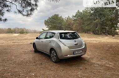 Хэтчбек Nissan Leaf 2015 в Днепре