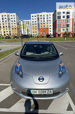 Хэтчбек Nissan Leaf 2011 в Ровно