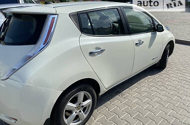 Седан Nissan Leaf 2012 в Звягеле