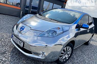 Хэтчбек Nissan Leaf 2013 в 