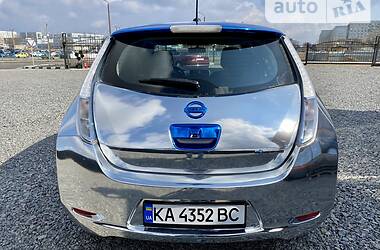 Хэтчбек Nissan Leaf 2013 в 