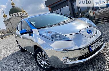 Хэтчбек Nissan Leaf 2013 в 