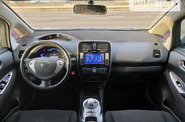 Хэтчбек Nissan Leaf 2013 в 