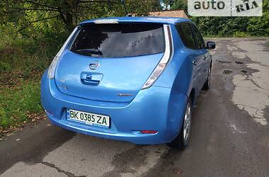 Хэтчбек Nissan Leaf 2014 в Ровно