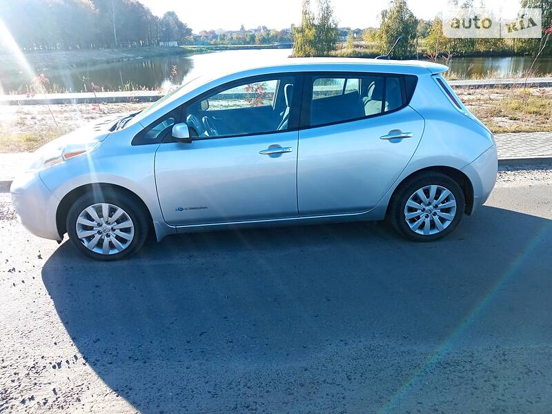 Хэтчбек Nissan Leaf 2013 в Вараше