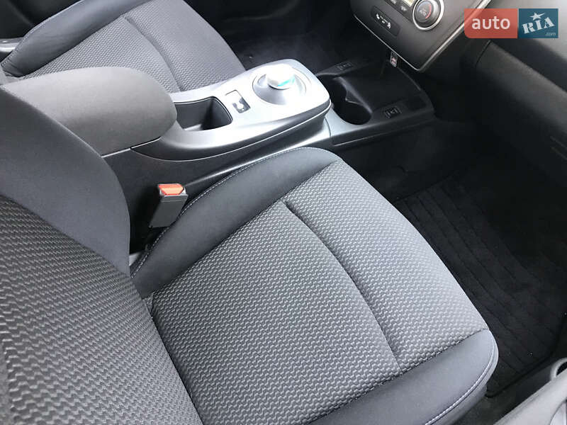 Хэтчбек Nissan Leaf 2016 в Николаеве