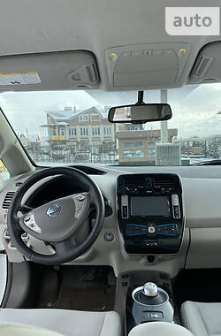 Хэтчбек Nissan Leaf 2013 в Черновцах