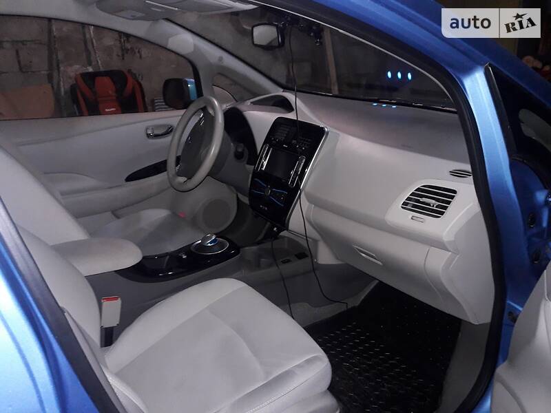 Хэтчбек Nissan Leaf 2014 в Запорожье