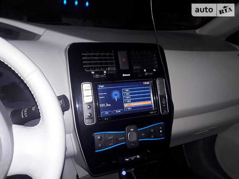 Хэтчбек Nissan Leaf 2014 в Запорожье