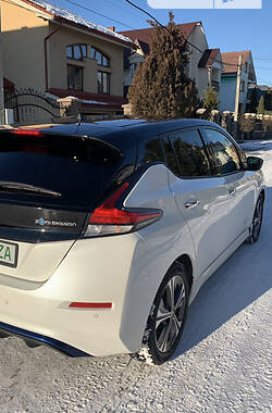 Хэтчбек Nissan Leaf 2021 в Ужгороде