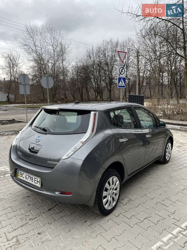 Хэтчбек Nissan Leaf 2015 в Львове