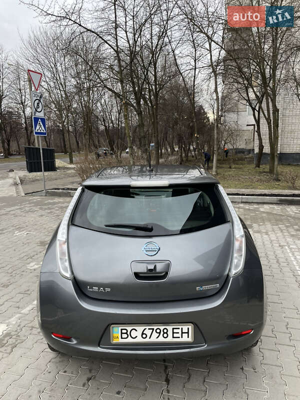 Хэтчбек Nissan Leaf 2015 в Львове