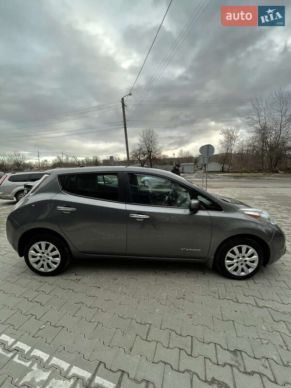Хэтчбек Nissan Leaf 2015 в Львове