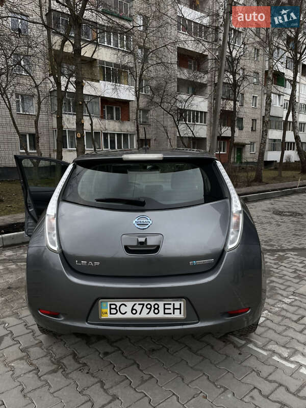 Хэтчбек Nissan Leaf 2015 в Львове