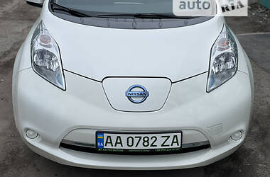 Хэтчбек Nissan Leaf 2015 в Киеве