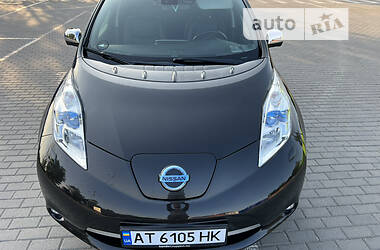 Хетчбек Nissan Leaf 2014 в 
