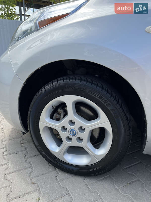 Хэтчбек Nissan Leaf 2011 в Виннице