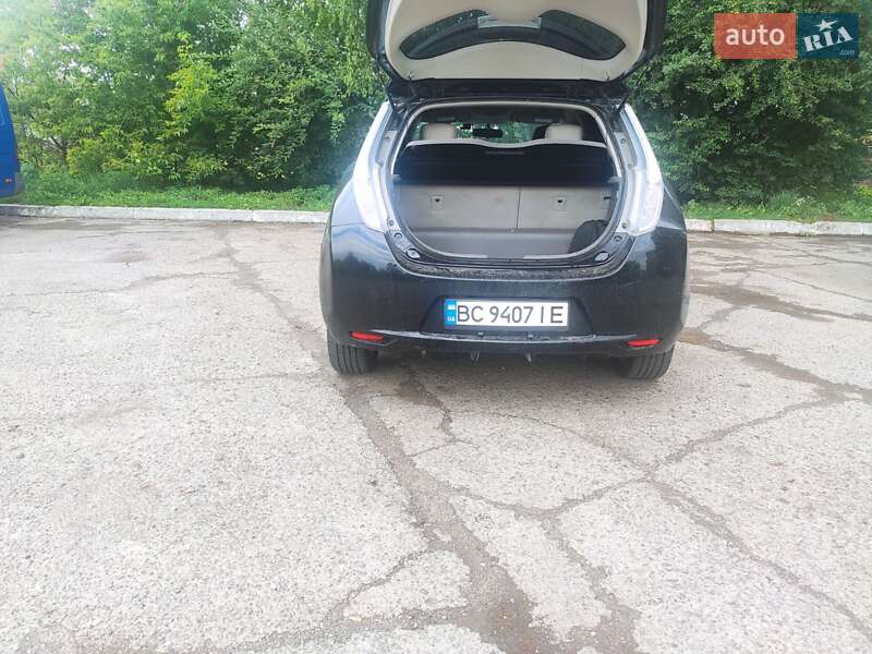Хэтчбек Nissan Leaf 2012 в Самборе