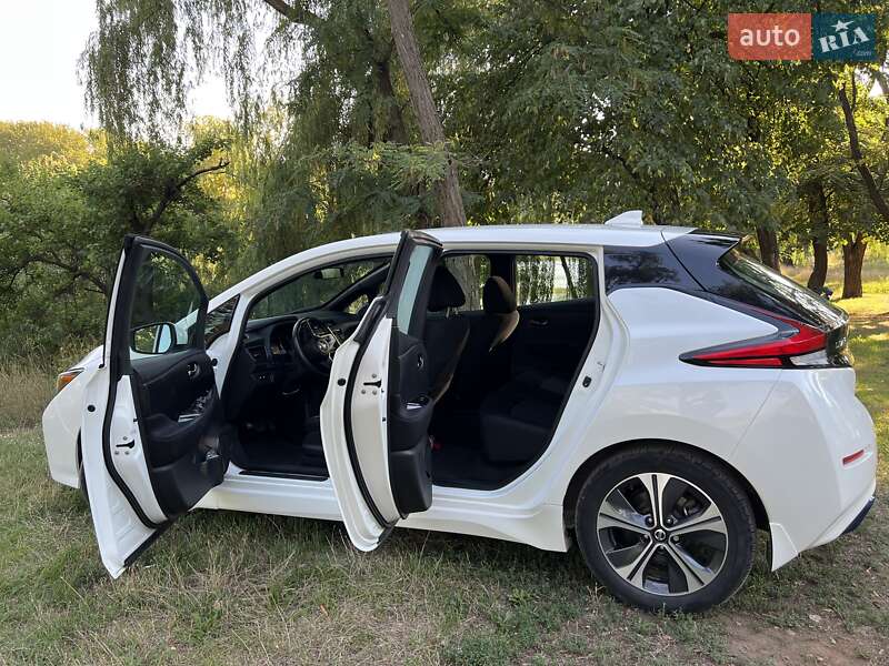 Хэтчбек Nissan Leaf 2018 в Кривом Роге