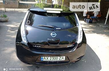 Хэтчбек Nissan Leaf 2013 в 