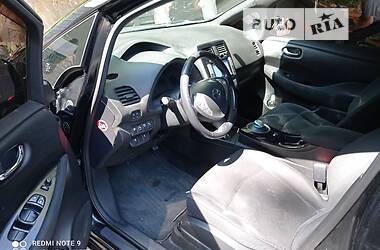 Хэтчбек Nissan Leaf 2013 в 