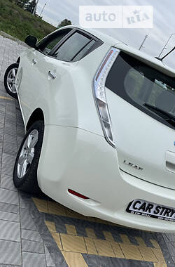 Хэтчбек Nissan Leaf 2012 в Стрые