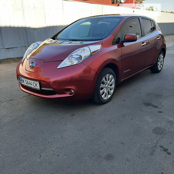 Хэтчбек Nissan Leaf 2013 в Ровно