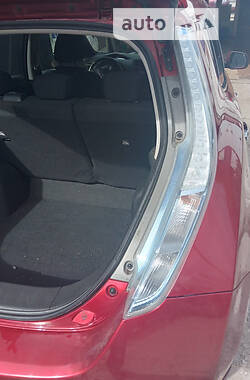 Хэтчбек Nissan Leaf 2014 в 