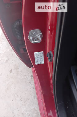 Хэтчбек Nissan Leaf 2014 в 