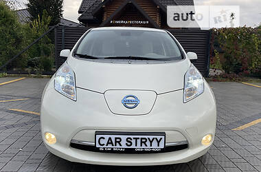 Хэтчбек Nissan Leaf 2012 в Стрые