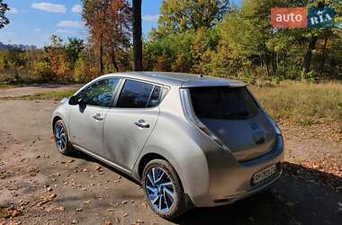 Хэтчбек Nissan Leaf 2016 в 