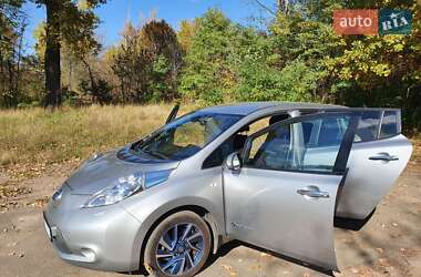 Хэтчбек Nissan Leaf 2016 в 