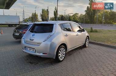 Хэтчбек Nissan Leaf 2013 в 