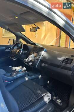 Хэтчбек Nissan Leaf 2013 в 