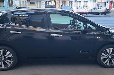 Хэтчбек Nissan Leaf 2014 в 
