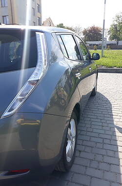 Хетчбек Nissan Leaf 2014 в 
