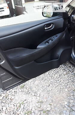 Хетчбек Nissan Leaf 2014 в 