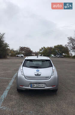 Хэтчбек Nissan Leaf 2013 в Измаиле