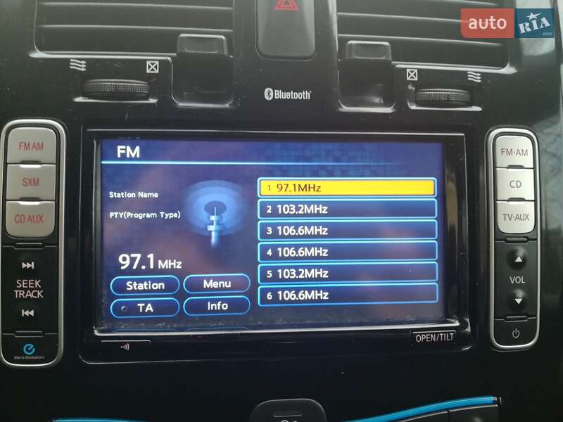 Хетчбек Nissan Leaf 2013 в Чернівцях