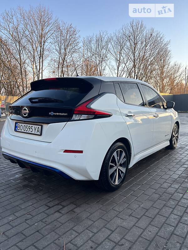 Хэтчбек Nissan Leaf 2018 в Тернополе
