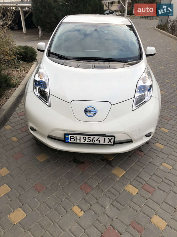 Хэтчбек Nissan Leaf 2015 в Одессе