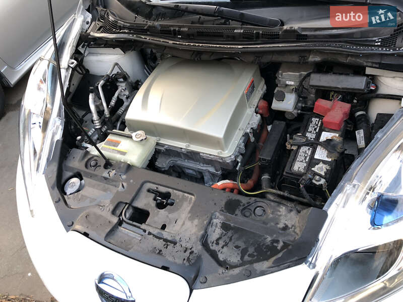 Хэтчбек Nissan Leaf 2015 в Одессе