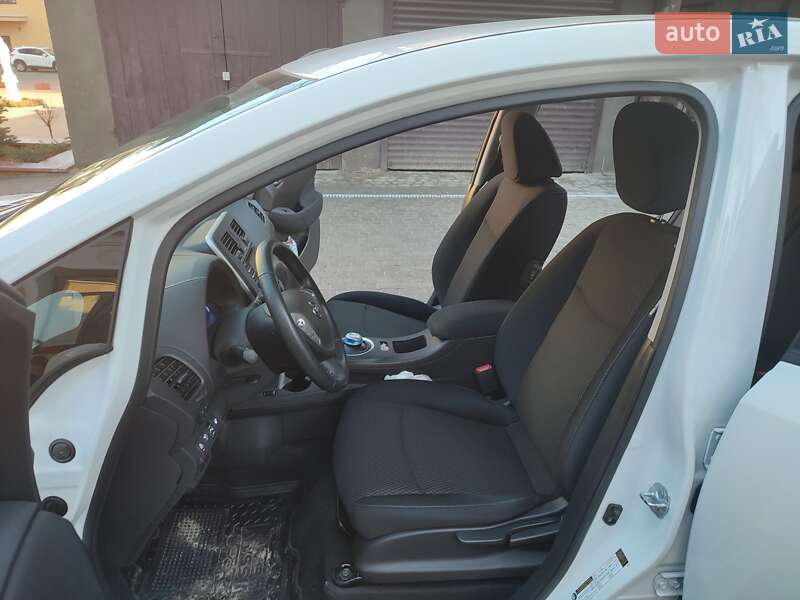 Хетчбек Nissan Leaf 2015 в Чернівцях