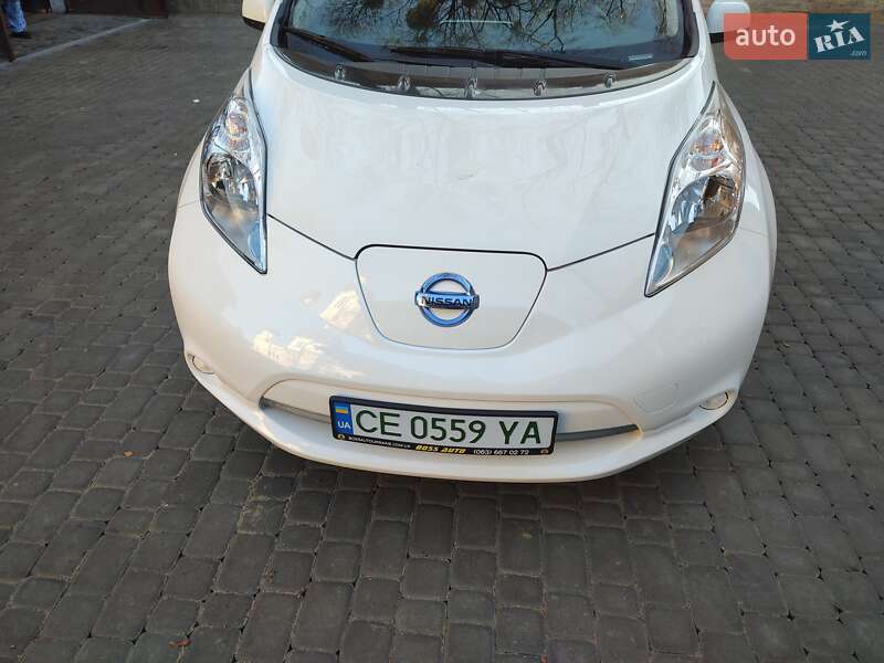 Хетчбек Nissan Leaf 2015 в Чернівцях