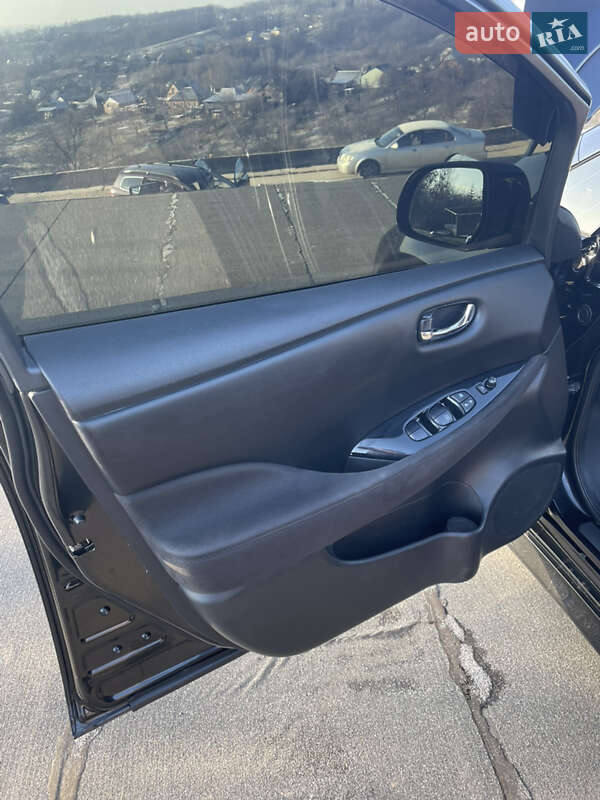 Хэтчбек Nissan Leaf 2015 в Богодухове