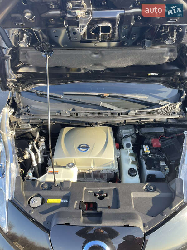 Хэтчбек Nissan Leaf 2015 в Богодухове