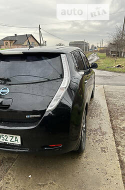 Хэтчбек Nissan Leaf 2015 в Мукачево