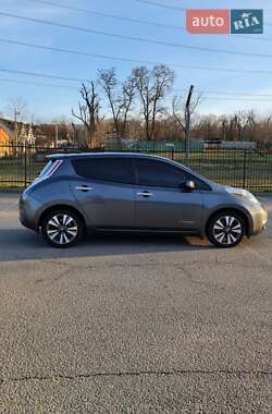 Хетчбек Nissan Leaf 2016 в 