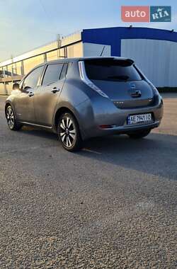Хетчбек Nissan Leaf 2016 в 
