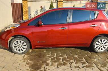 Хетчбек Nissan Leaf 2015 в 